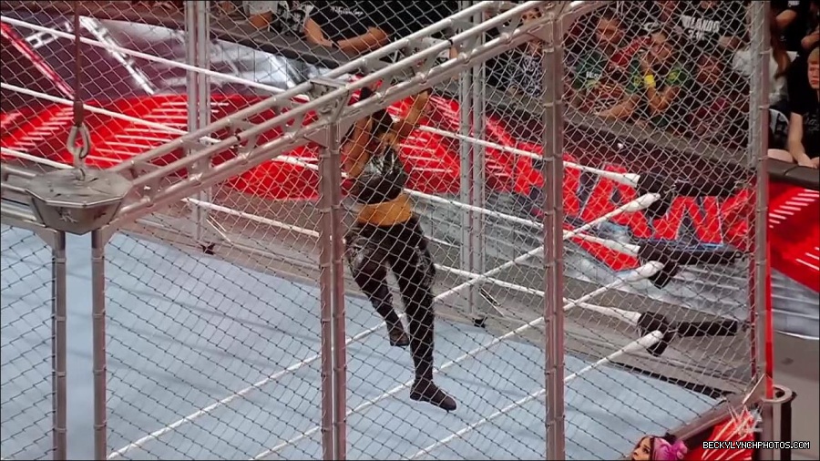 WWE_Monday_Night_RAW_2023_02_06_720p_HDTV_x264-Star_mp4_007488966.jpg
