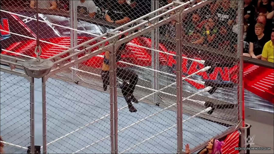 WWE_Monday_Night_RAW_2023_02_06_720p_HDTV_x264-Star_mp4_007489766.jpg