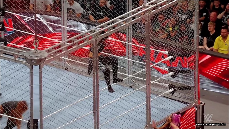 WWE_Monday_Night_RAW_2023_02_06_720p_HDTV_x264-Star_mp4_007490166.jpg