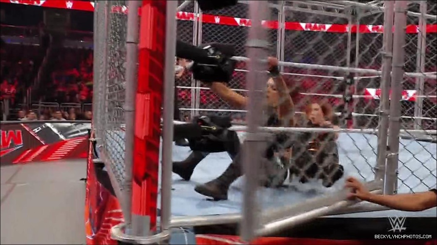 WWE_Monday_Night_RAW_2023_02_06_720p_HDTV_x264-Star_mp4_007538866.jpg