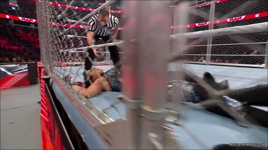 WWE_Monday_Night_RAW_2023_02_06_720p_HDTV_x264-Star_mp4_007570466.jpg
