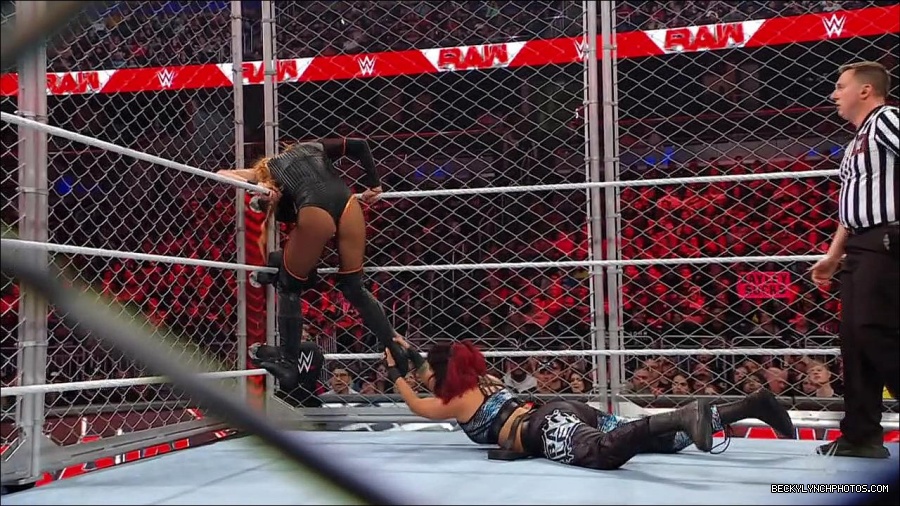 WWE_Monday_Night_RAW_2023_02_06_720p_HDTV_x264-Star_mp4_007578466.jpg