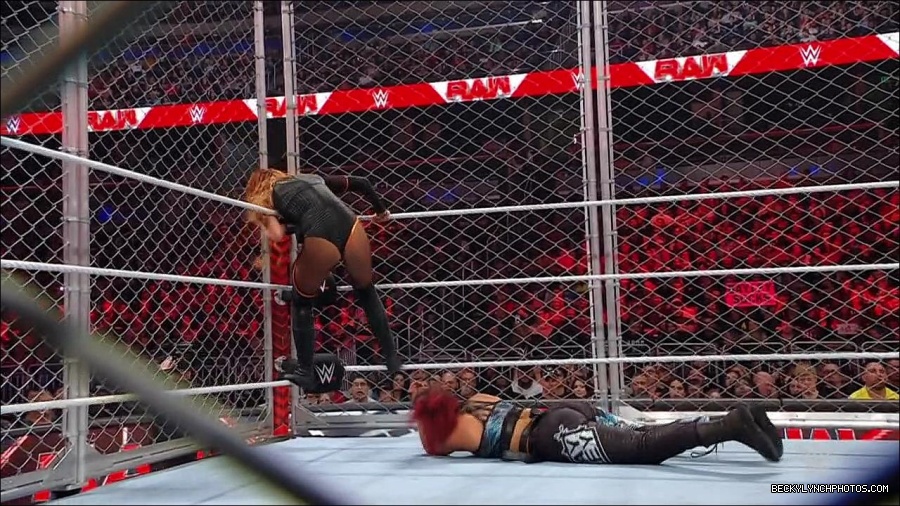 WWE_Monday_Night_RAW_2023_02_06_720p_HDTV_x264-Star_mp4_007580466.jpg