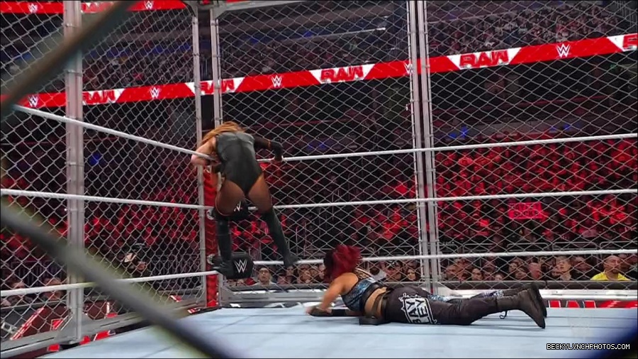 WWE_Monday_Night_RAW_2023_02_06_720p_HDTV_x264-Star_mp4_007580866.jpg