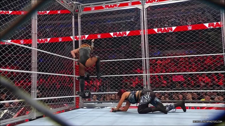 WWE_Monday_Night_RAW_2023_02_06_720p_HDTV_x264-Star_mp4_007582466.jpg