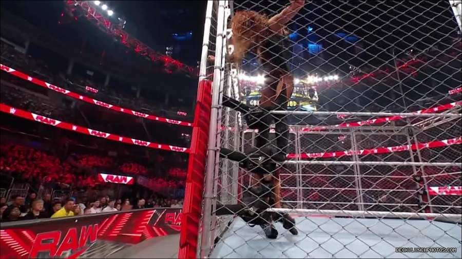 WWE_Monday_Night_RAW_2023_02_06_720p_HDTV_x264-Star_mp4_007584066.jpg