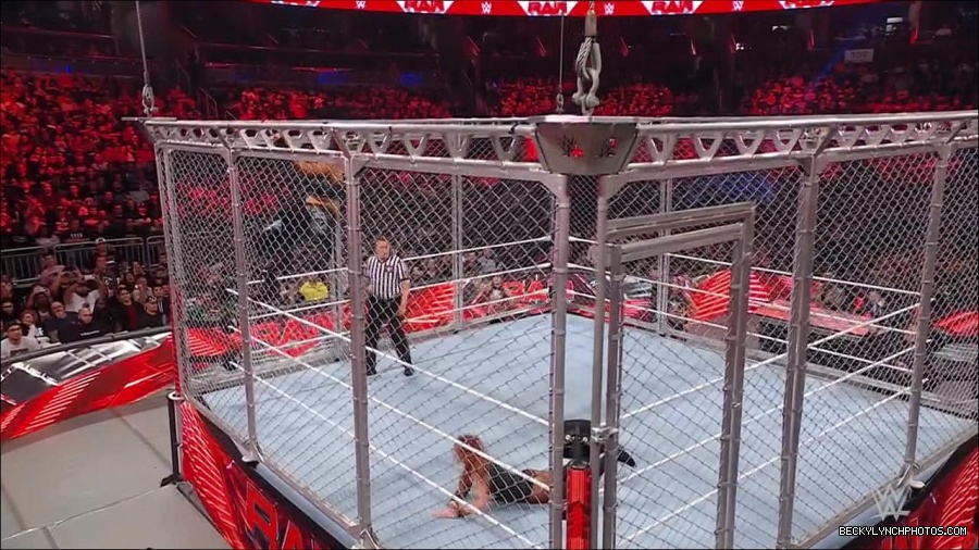 WWE_Monday_Night_RAW_2023_02_06_720p_HDTV_x264-Star_mp4_007658633.jpg