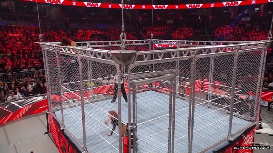 WWE_Monday_Night_RAW_2023_02_06_720p_HDTV_x264-Star_mp4_007661433.jpg