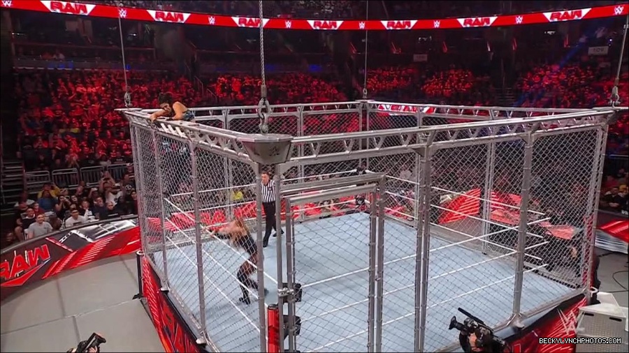 WWE_Monday_Night_RAW_2023_02_06_720p_HDTV_x264-Star_mp4_007663033.jpg