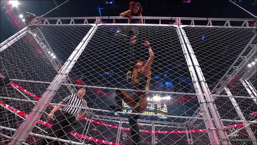 WWE_Monday_Night_RAW_2023_02_06_720p_HDTV_x264-Star_mp4_007664633.jpg