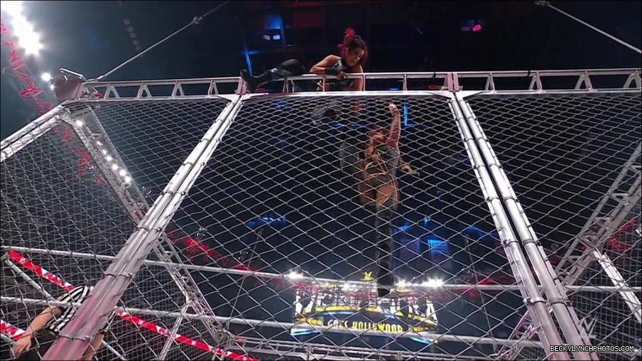 WWE_Monday_Night_RAW_2023_02_06_720p_HDTV_x264-Star_mp4_007667833.jpg