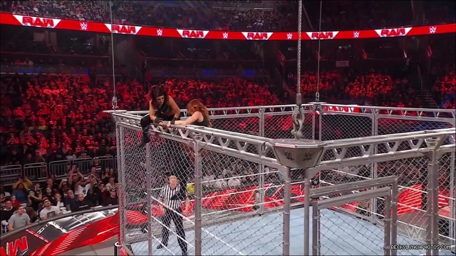 WWE_Monday_Night_RAW_2023_02_06_720p_HDTV_x264-Star_mp4_007670233.jpg