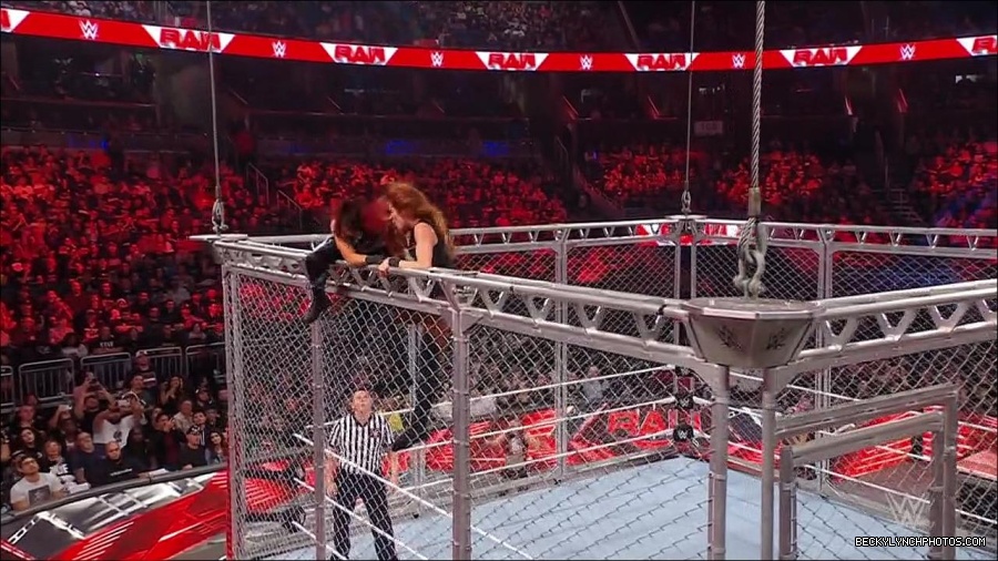 WWE_Monday_Night_RAW_2023_02_06_720p_HDTV_x264-Star_mp4_007671833.jpg