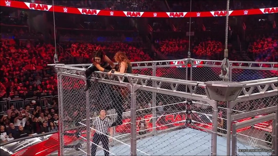 WWE_Monday_Night_RAW_2023_02_06_720p_HDTV_x264-Star_mp4_007672633.jpg