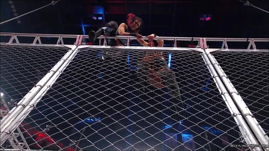 WWE_Monday_Night_RAW_2023_02_06_720p_HDTV_x264-Star_mp4_007685833.jpg