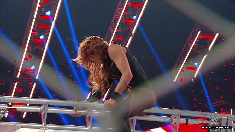 WWE_Monday_Night_RAW_2023_02_06_720p_HDTV_x264-Star_mp4_007709833.jpg
