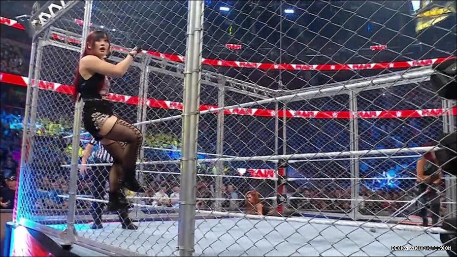 WWE_Monday_Night_RAW_2023_02_06_720p_HDTV_x264-Star_mp4_007752233.jpg