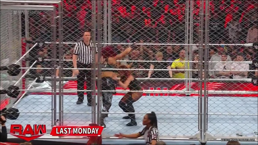 WWE_Monday_Night_Raw_2023_02_13_720p_HDTV_x264-NWCHD_mp4_000122155.jpg