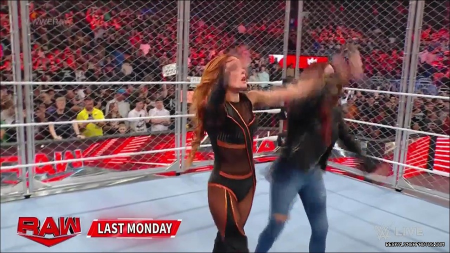WWE_Monday_Night_Raw_2023_02_13_720p_HDTV_x264-NWCHD_mp4_000132565.jpg