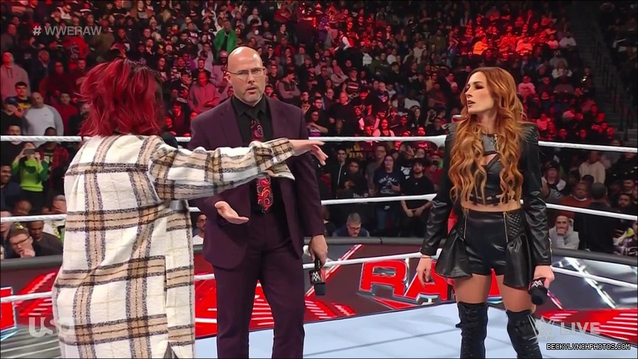WWE_Monday_Night_Raw_2023_02_13_720p_HDTV_x264-NWCHD_mp4_000348381.jpg