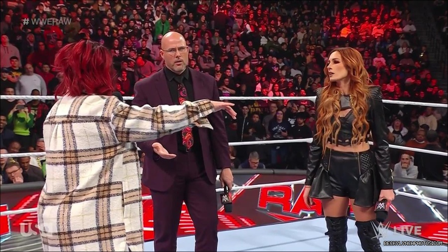 WWE_Monday_Night_Raw_2023_02_13_720p_HDTV_x264-NWCHD_mp4_000348781.jpg