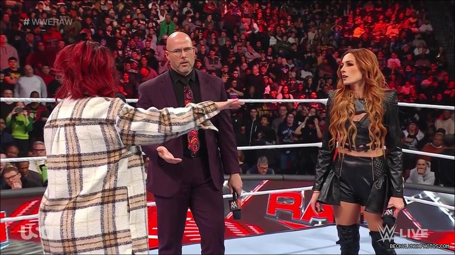 WWE_Monday_Night_Raw_2023_02_13_720p_HDTV_x264-NWCHD_mp4_000349182.jpg