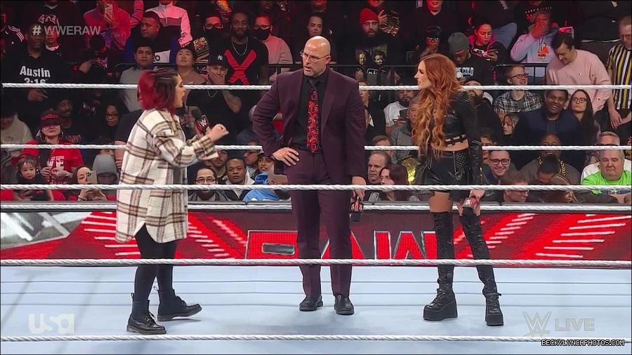 WWE_Monday_Night_Raw_2023_02_13_720p_HDTV_x264-NWCHD_mp4_000355188.jpg