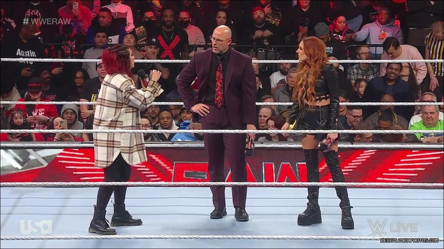 WWE_Monday_Night_Raw_2023_02_13_720p_HDTV_x264-NWCHD_mp4_000355588.jpg