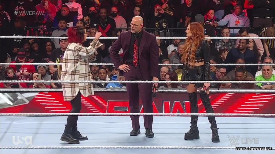 WWE_Monday_Night_Raw_2023_02_13_720p_HDTV_x264-NWCHD_mp4_000355988.jpg
