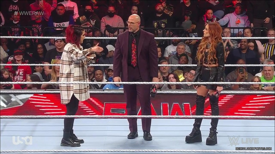 WWE_Monday_Night_Raw_2023_02_13_720p_HDTV_x264-NWCHD_mp4_000358791.jpg