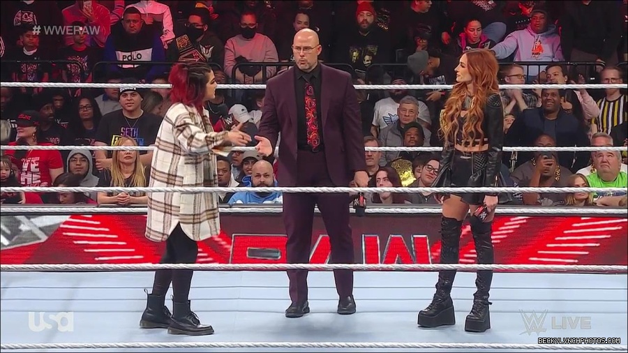 WWE_Monday_Night_Raw_2023_02_13_720p_HDTV_x264-NWCHD_mp4_000359992.jpg