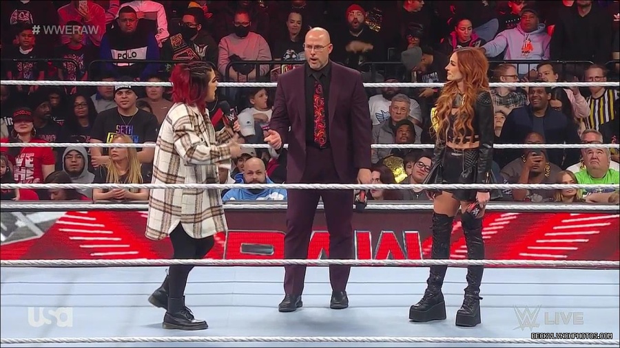 WWE_Monday_Night_Raw_2023_02_13_720p_HDTV_x264-NWCHD_mp4_000360393.jpg