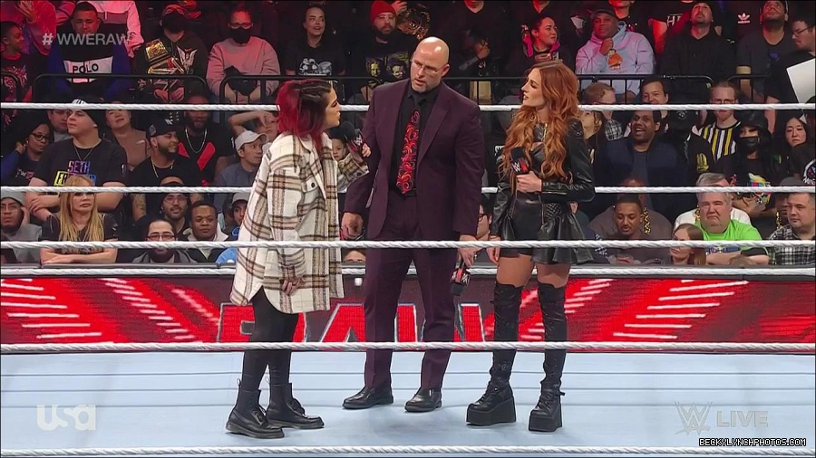 WWE_Monday_Night_Raw_2023_02_13_720p_HDTV_x264-NWCHD_mp4_000367600.jpg