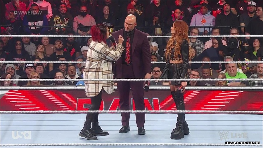 WWE_Monday_Night_Raw_2023_02_13_720p_HDTV_x264-NWCHD_mp4_000400433.jpg
