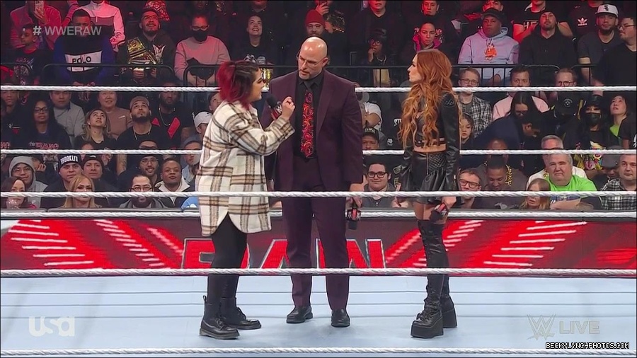 WWE_Monday_Night_Raw_2023_02_13_720p_HDTV_x264-NWCHD_mp4_000400833.jpg