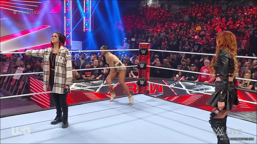 WWE_Monday_Night_Raw_2023_02_13_720p_HDTV_x264-NWCHD_mp4_000450082.jpg