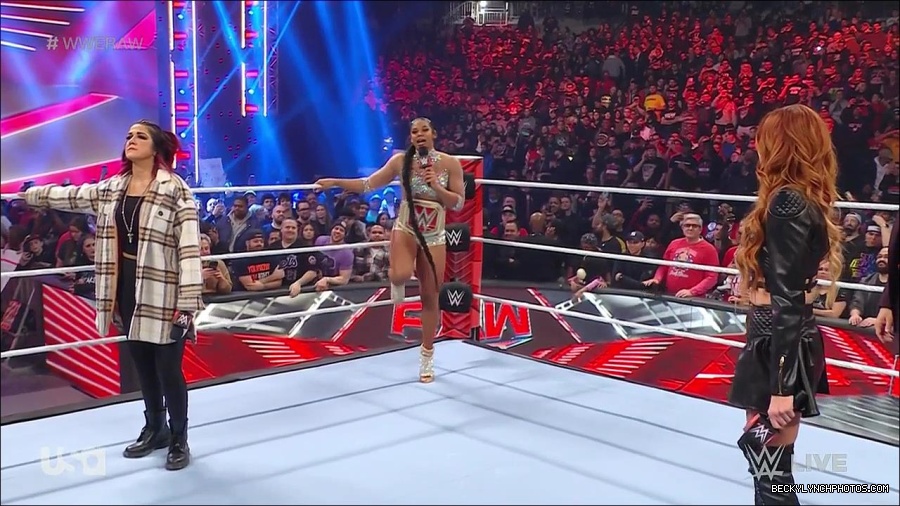 WWE_Monday_Night_Raw_2023_02_13_720p_HDTV_x264-NWCHD_mp4_000452084.jpg