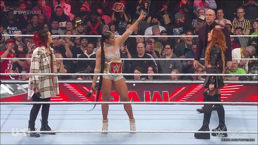 WWE_Monday_Night_Raw_2023_02_13_720p_HDTV_x264-NWCHD_mp4_000523756.jpg