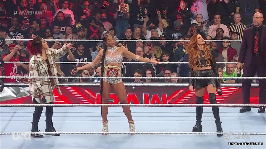 WWE_Monday_Night_Raw_2023_02_13_720p_HDTV_x264-NWCHD_mp4_000526158.jpg