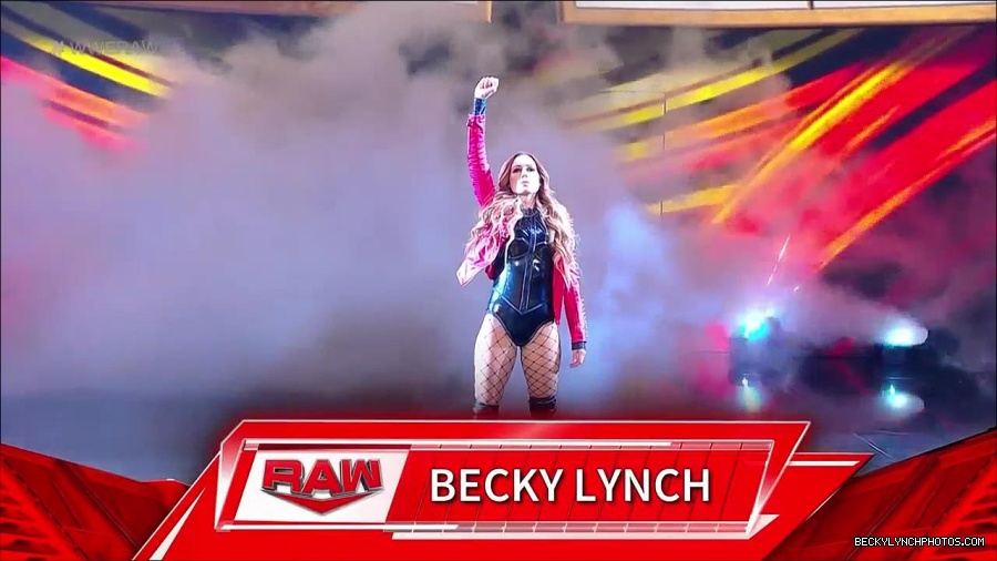 WWE_Monday_Night_Raw_2023_02_13_720p_HDTV_x264-NWCHD_mp4_007071736.jpg