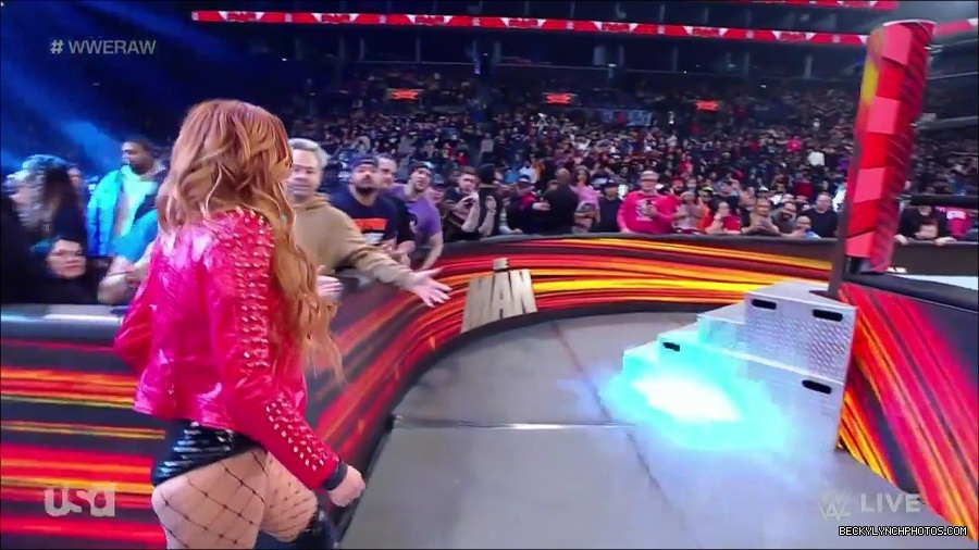 WWE_Monday_Night_Raw_2023_02_13_720p_HDTV_x264-NWCHD_mp4_007090555.jpg