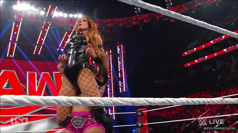 WWE_Monday_Night_Raw_2023_02_13_720p_HDTV_x264-NWCHD_mp4_007855519.jpg
