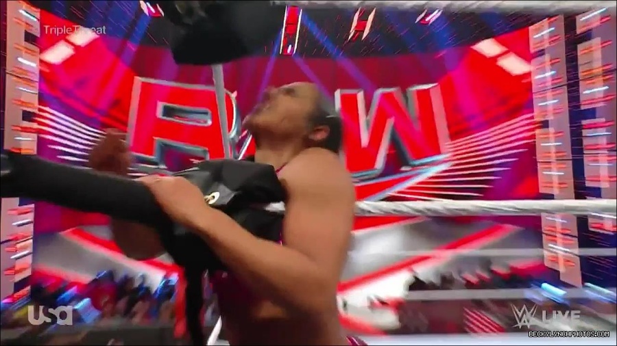 WWE_Monday_Night_Raw_2023_02_13_720p_HDTV_x264-NWCHD_mp4_007857921.jpg