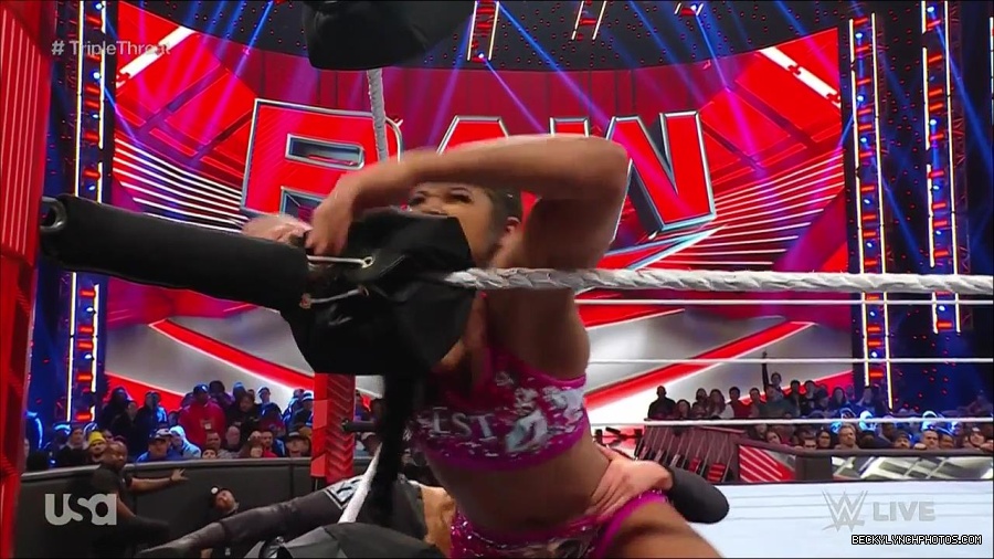 WWE_Monday_Night_Raw_2023_02_13_720p_HDTV_x264-NWCHD_mp4_007859122.jpg