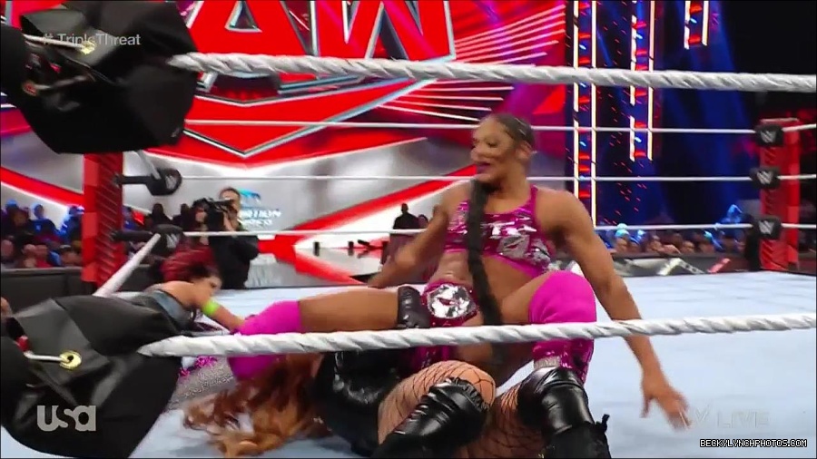 WWE_Monday_Night_Raw_2023_02_13_720p_HDTV_x264-NWCHD_mp4_007859923.jpg