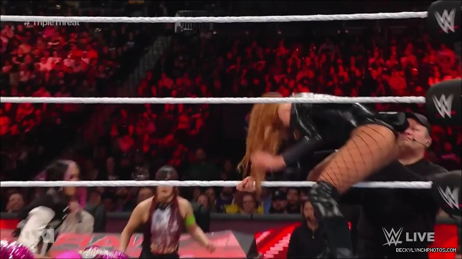 WWE_Monday_Night_Raw_2023_02_13_720p_HDTV_x264-NWCHD_mp4_007865529.jpg