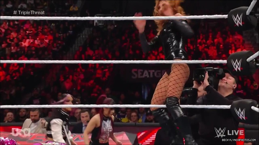 WWE_Monday_Night_Raw_2023_02_13_720p_HDTV_x264-NWCHD_mp4_007865929.jpg