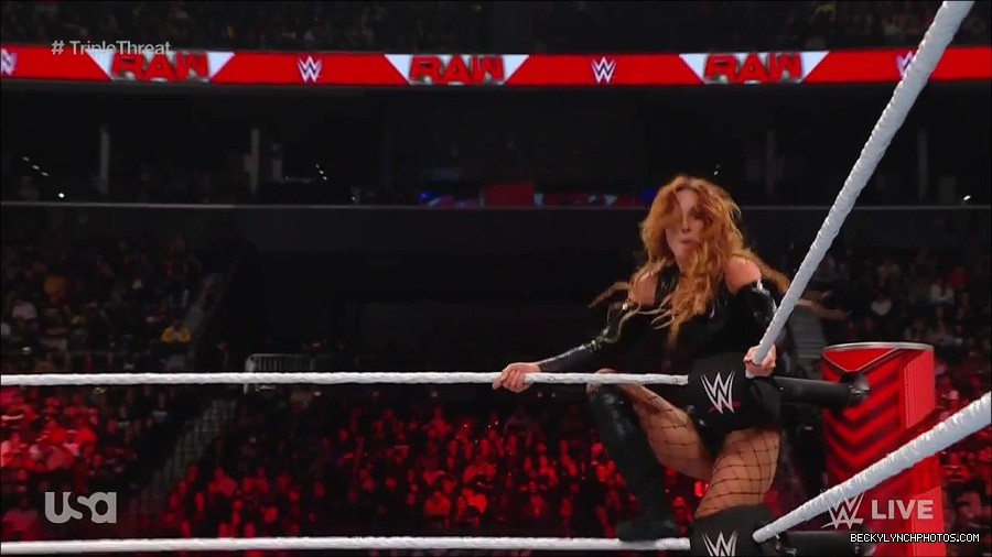 WWE_Monday_Night_Raw_2023_02_13_720p_HDTV_x264-NWCHD_mp4_007867531.jpg