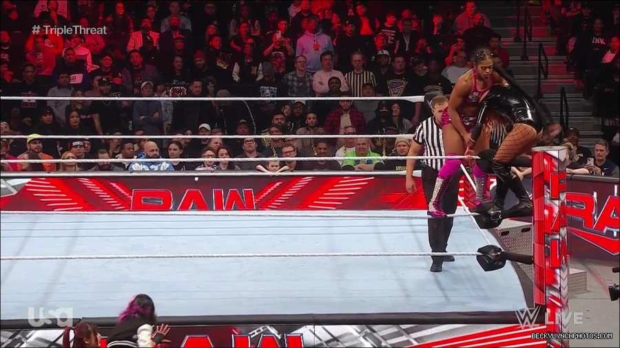 WWE_Monday_Night_Raw_2023_02_13_720p_HDTV_x264-NWCHD_mp4_007881945.jpg