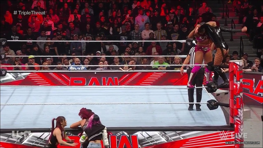 WWE_Monday_Night_Raw_2023_02_13_720p_HDTV_x264-NWCHD_mp4_007883146.jpg